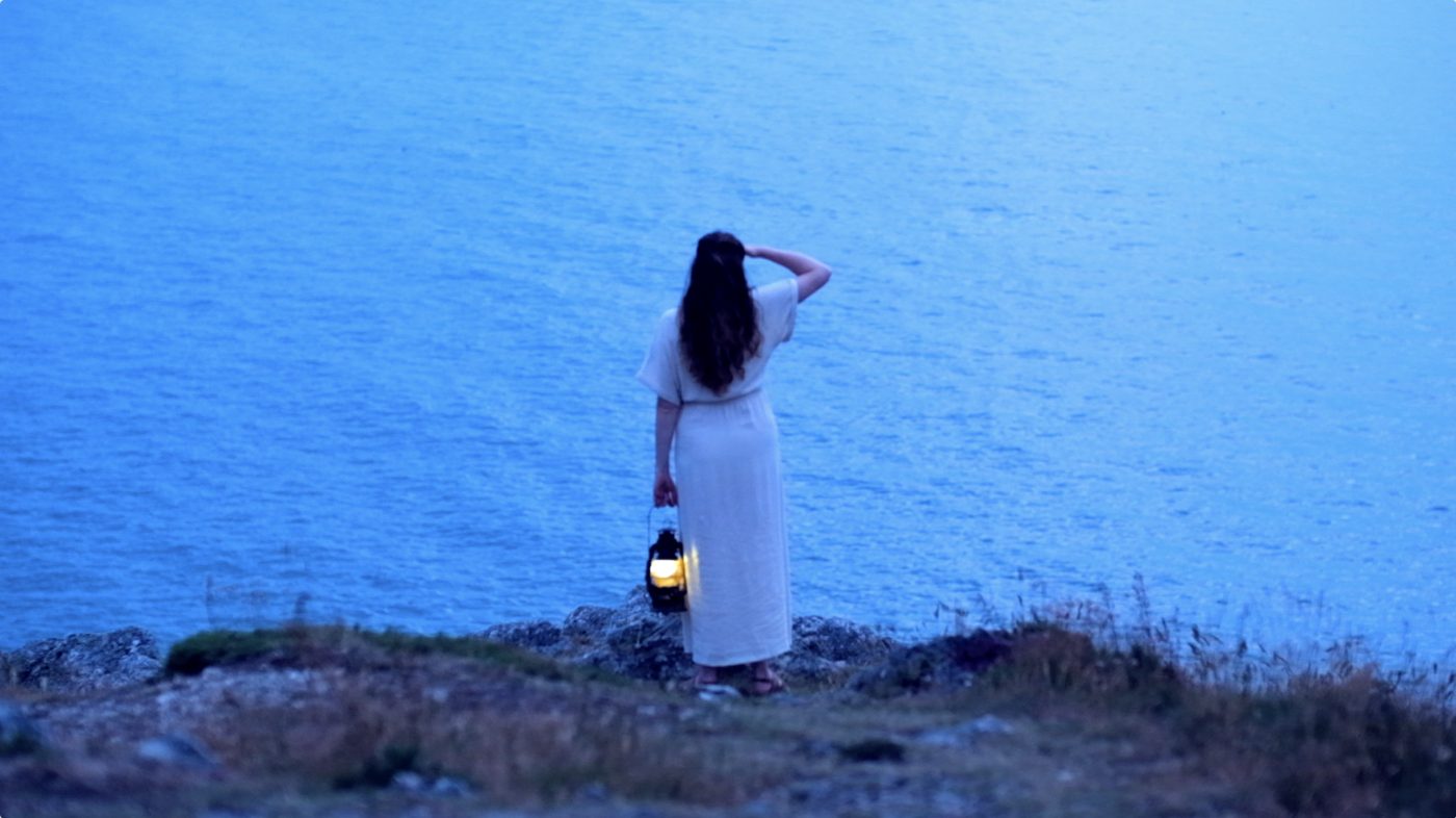 Clip First Flight : ciel et mer au crépuscule