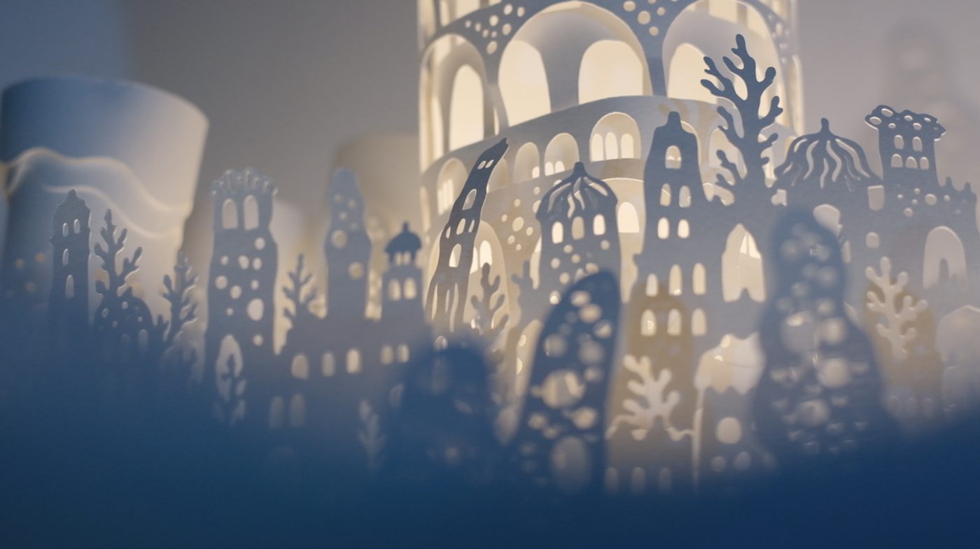 Refuges : tour et ville de papier découpé